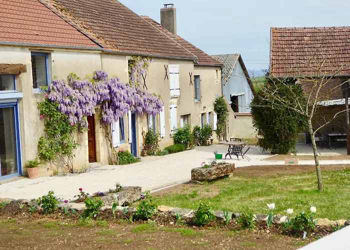 Burgundian Farmhouse In Talon With Fireplace