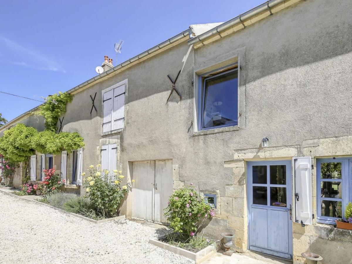 Burgundian In With Fireplace Ferienhaus
