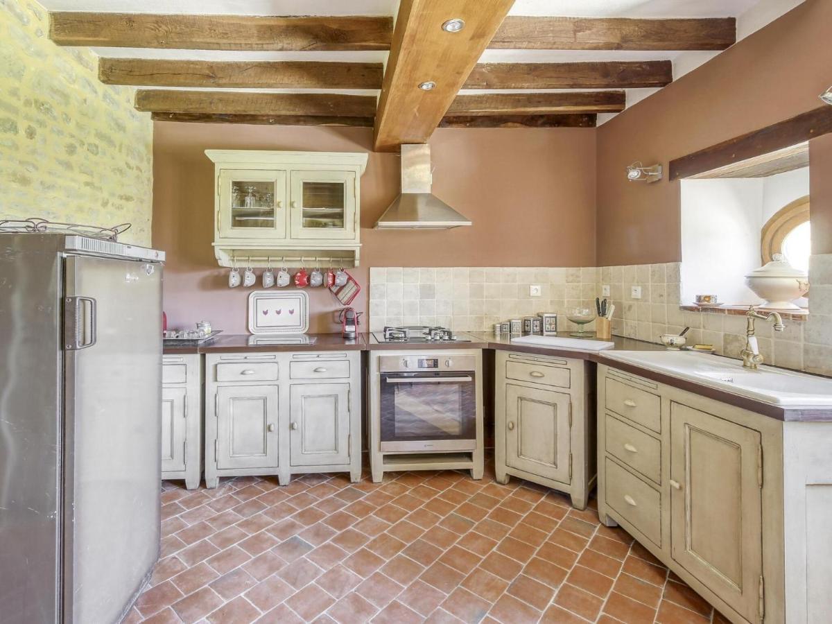 Burgundian In With Fireplace Ferienhaus