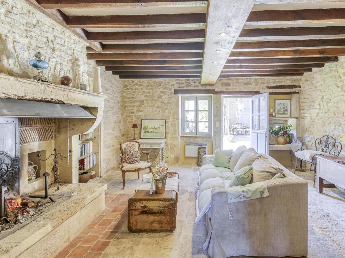 Burgundian In With Fireplace Ferienhaus