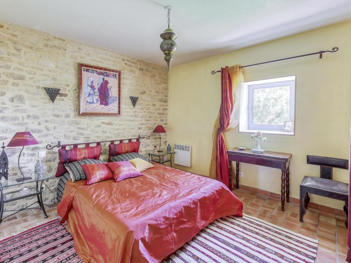 Burgundian In With Fireplace Talon