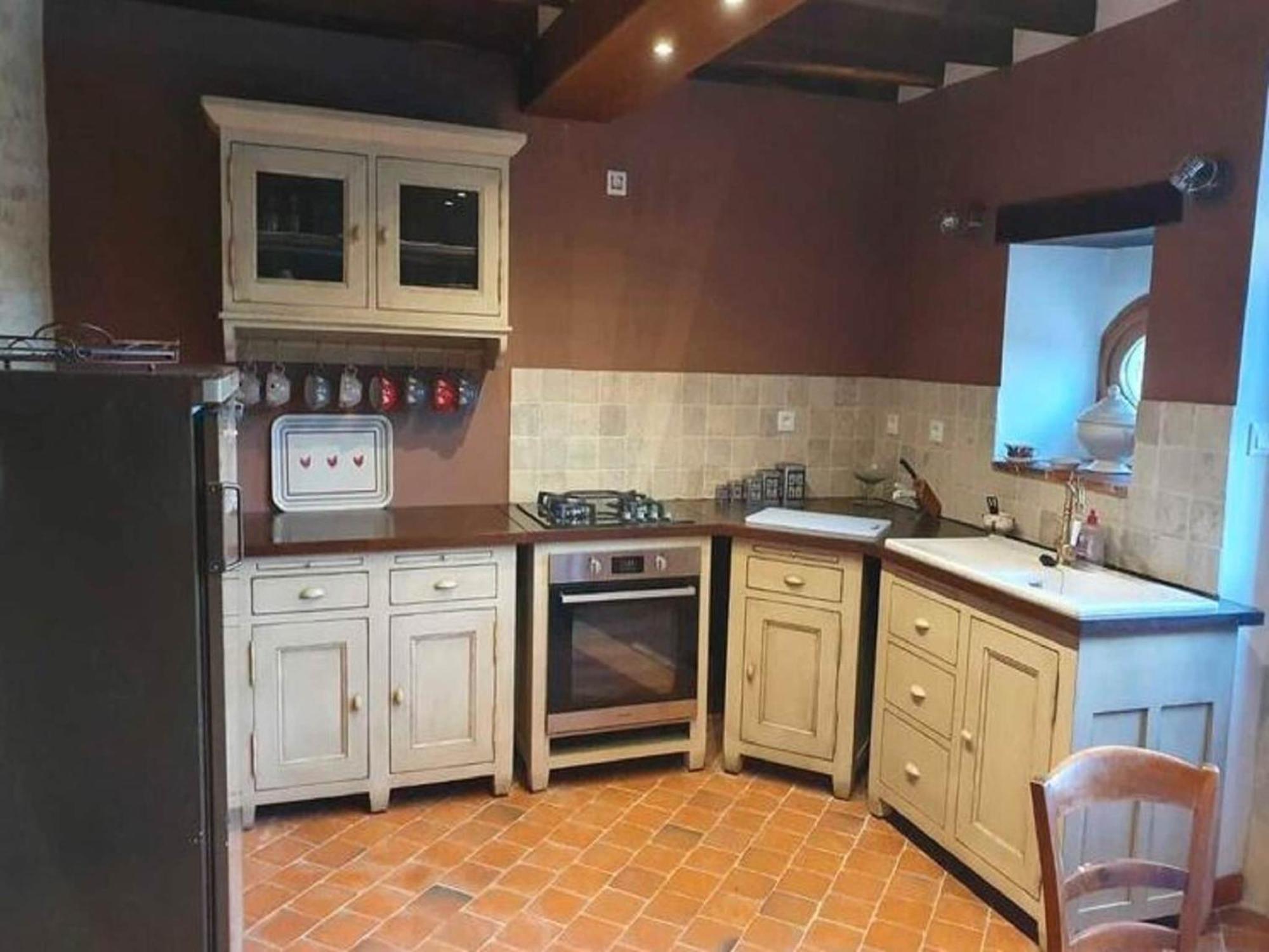 Burgundian In With Fireplace Talon